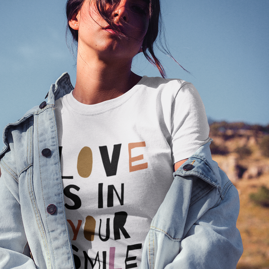Unisex T-Shirt "LOVE IS IN YOUR SMILE" Bio-Baumwolle