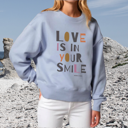 Unisex Sweater oversized "LOVE IS IN YOUR SMILE"