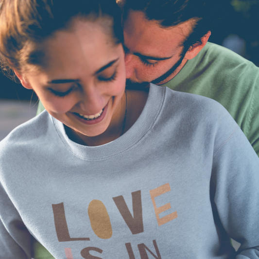 Unisex Sweater oversized "LOVE IS IN YOUR SMILE"